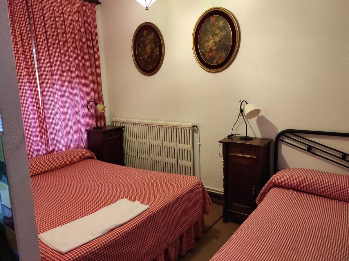 El Uncar Villa Castrejon de la Pena Ngoại thất bức ảnh