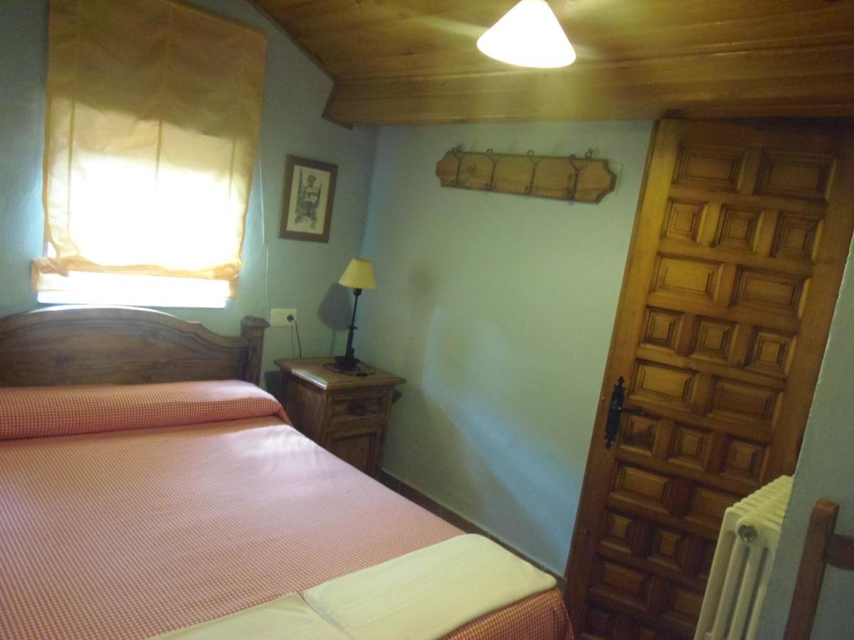 El Uncar Villa Castrejon de la Pena Ngoại thất bức ảnh
