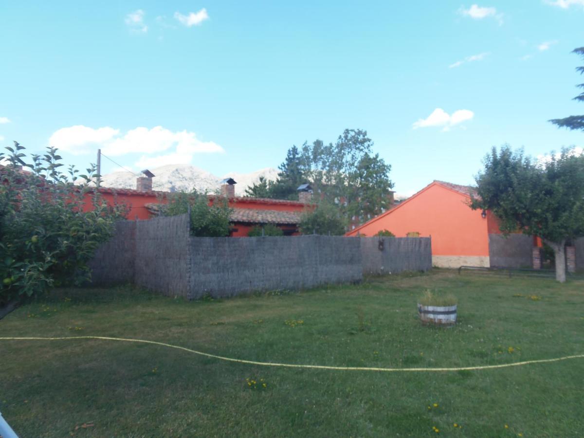 El Uncar Villa Castrejon de la Pena Ngoại thất bức ảnh